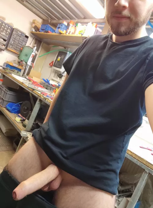 Can you help me with this tool in my workshop.