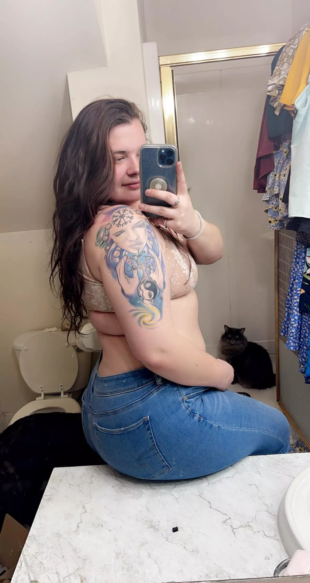 Can you imagine what it looks like without jeans?? 😍😍