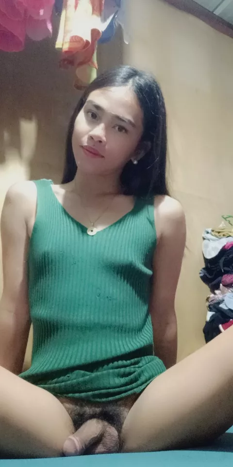 Can you make it hard and ride it babe? 🥵♥️ I'm so horny always down for fun. DM if you want to see it hard