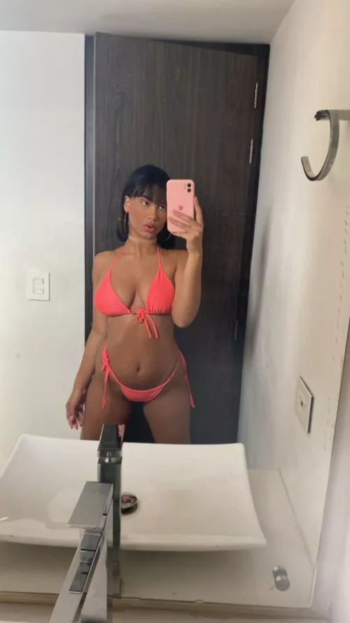 Can you stay here for awhile to enjoy my sexy body?😊