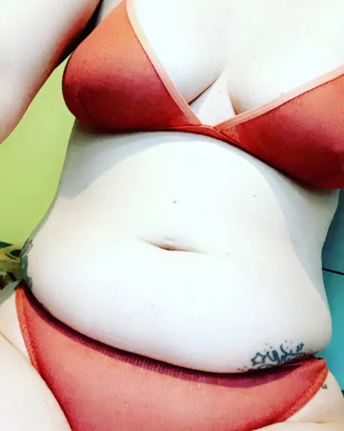 can you tell i’ve been gaining? this set may be tight, but i want it tighterrrrr 🐷