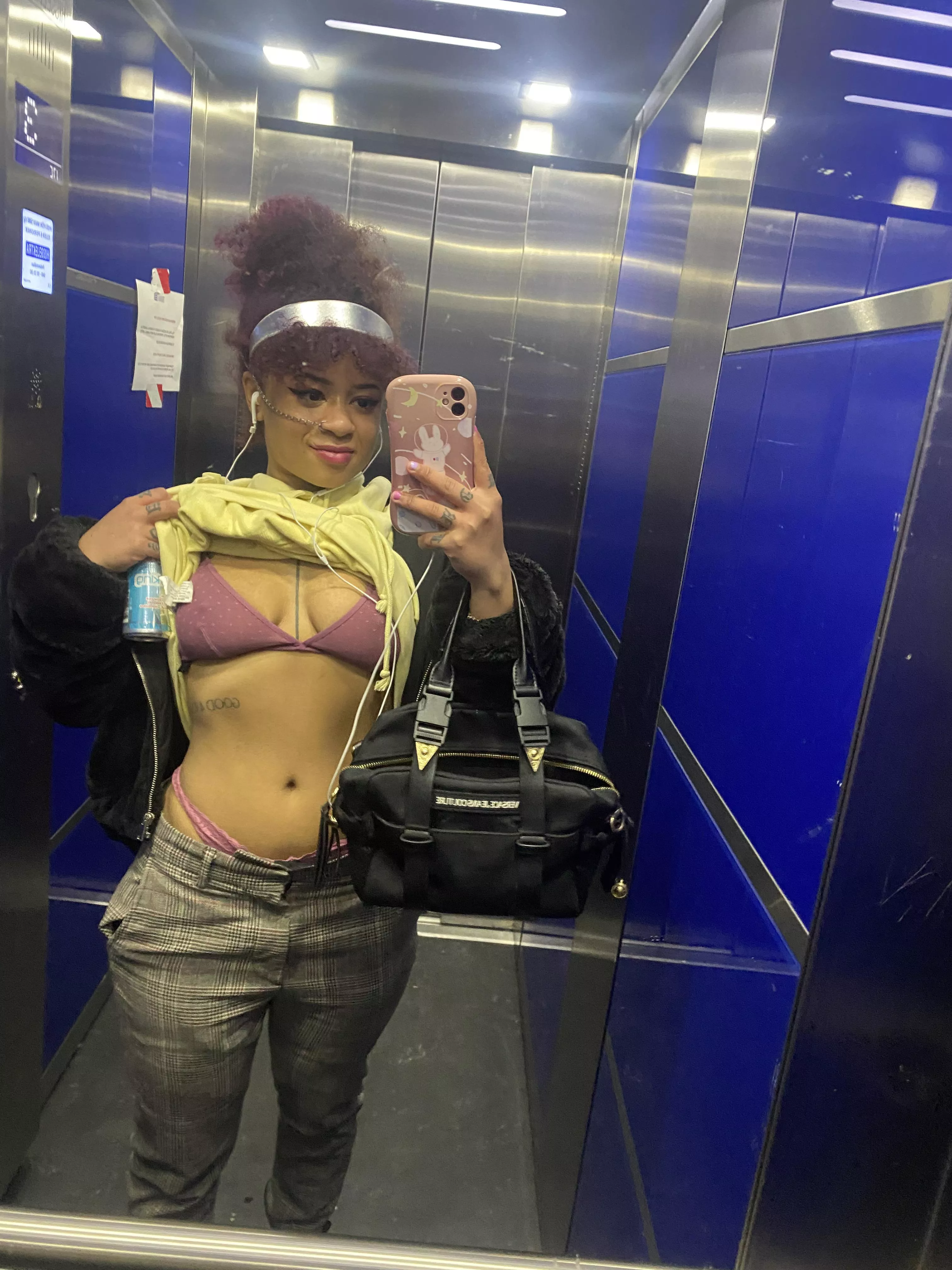 Can’t behave in public 🤦🏾‍♂️💗