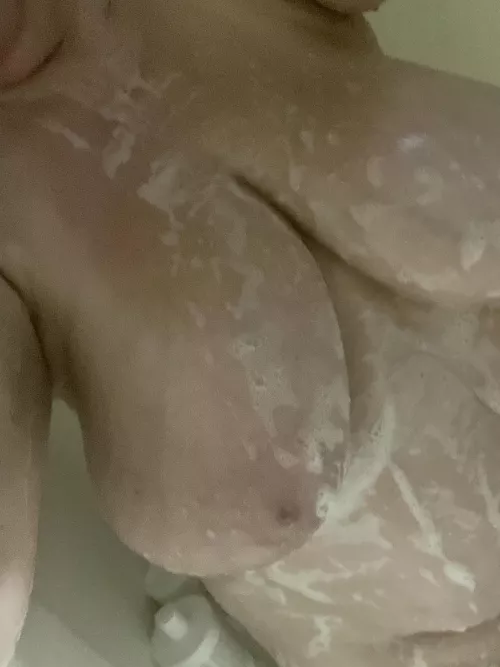 Care to (F) me in the shower? 😈 45