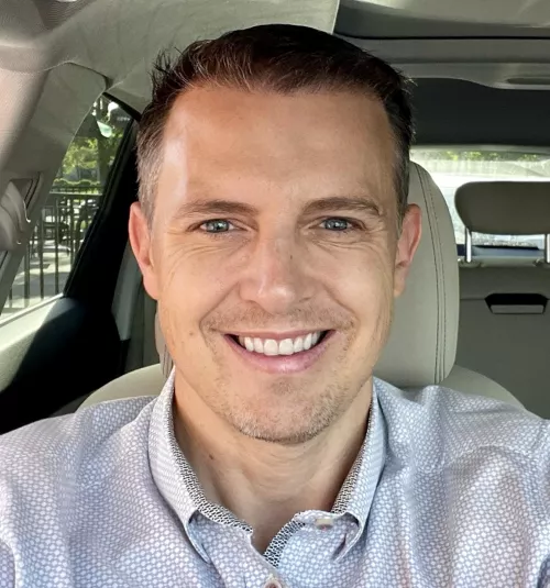 Caught some good lighting. Waiting for an iced latte. Now I’m off to work.