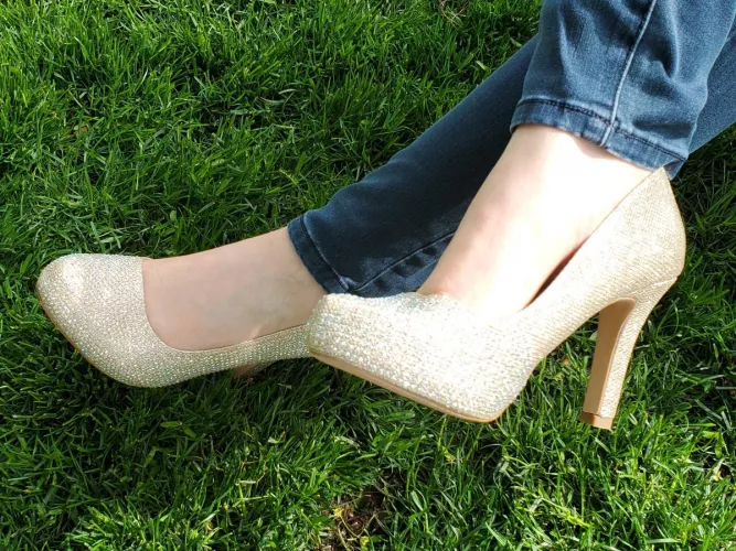 Champagne Heels! 🍾