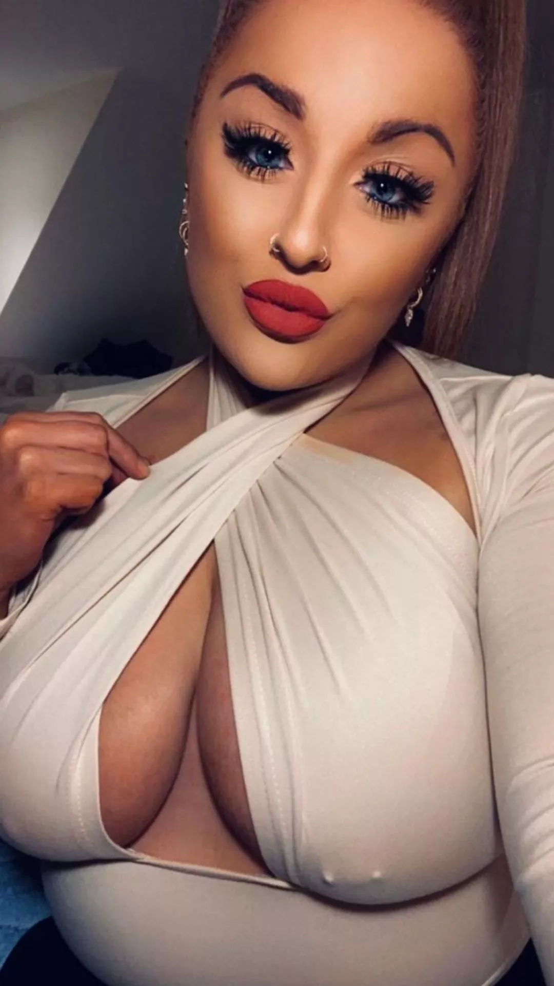 Chav heaven is here, anyone know her? 🥰