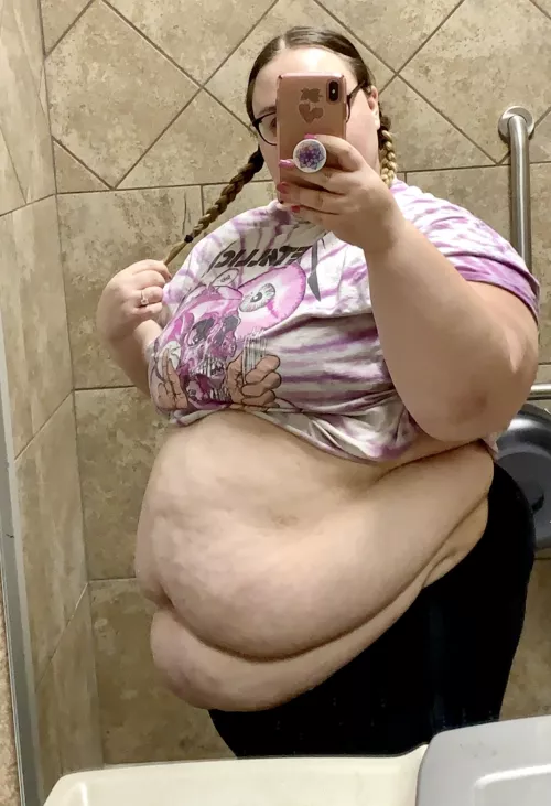 cheeky belly pic 😛 I love showing off