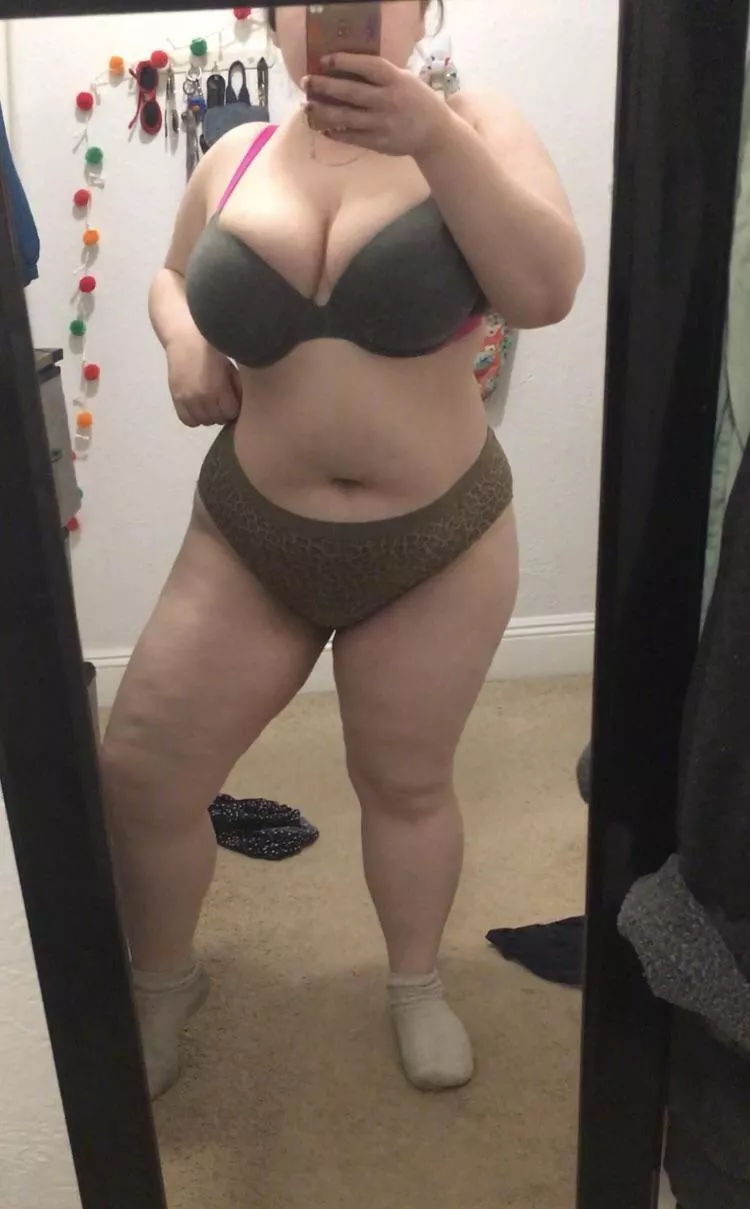 Chubby girl, 23, home alone