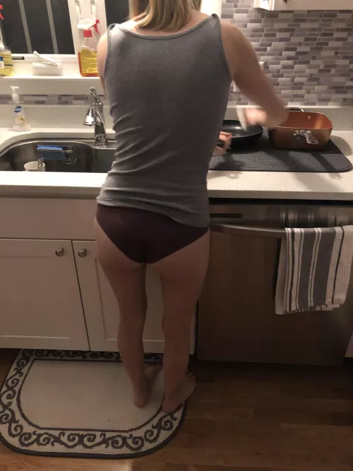 Cleaning the house in my comfy fullbacks 34y/o MIL[F]