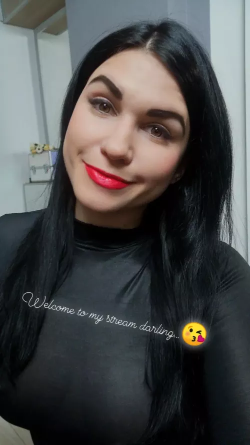 Click here to see more: https://m.chaturbate.com/tiny_hat/ 😍