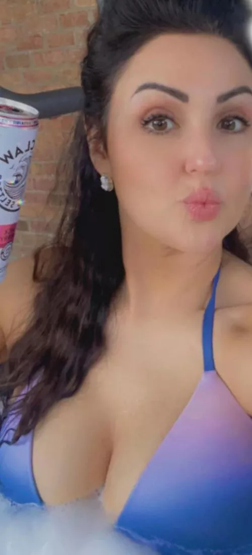 Cock this slut dm or kik jayduke5555