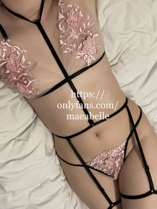 collage girl new to onlyfans who loves sexting and doing dick ratings! Willing to make customs 😉 if you love lingerie 35% off my OFs