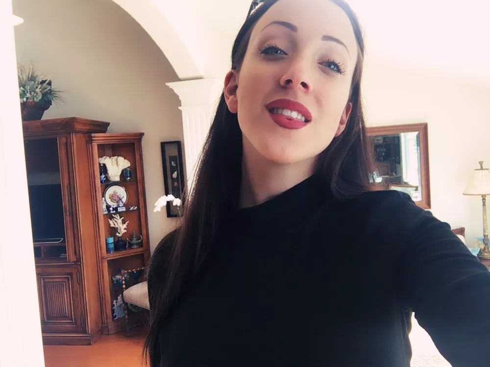 Come Chat With Me on My Website Right Now 💙 The Link Your Looking for is in My Bio 😘