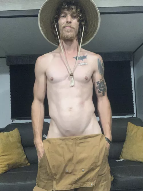 Come check out my OF its $5 I offer sexting, take requests, and post solo content with the occasional B/G video π click the link in the comments or message me for a free trial link π