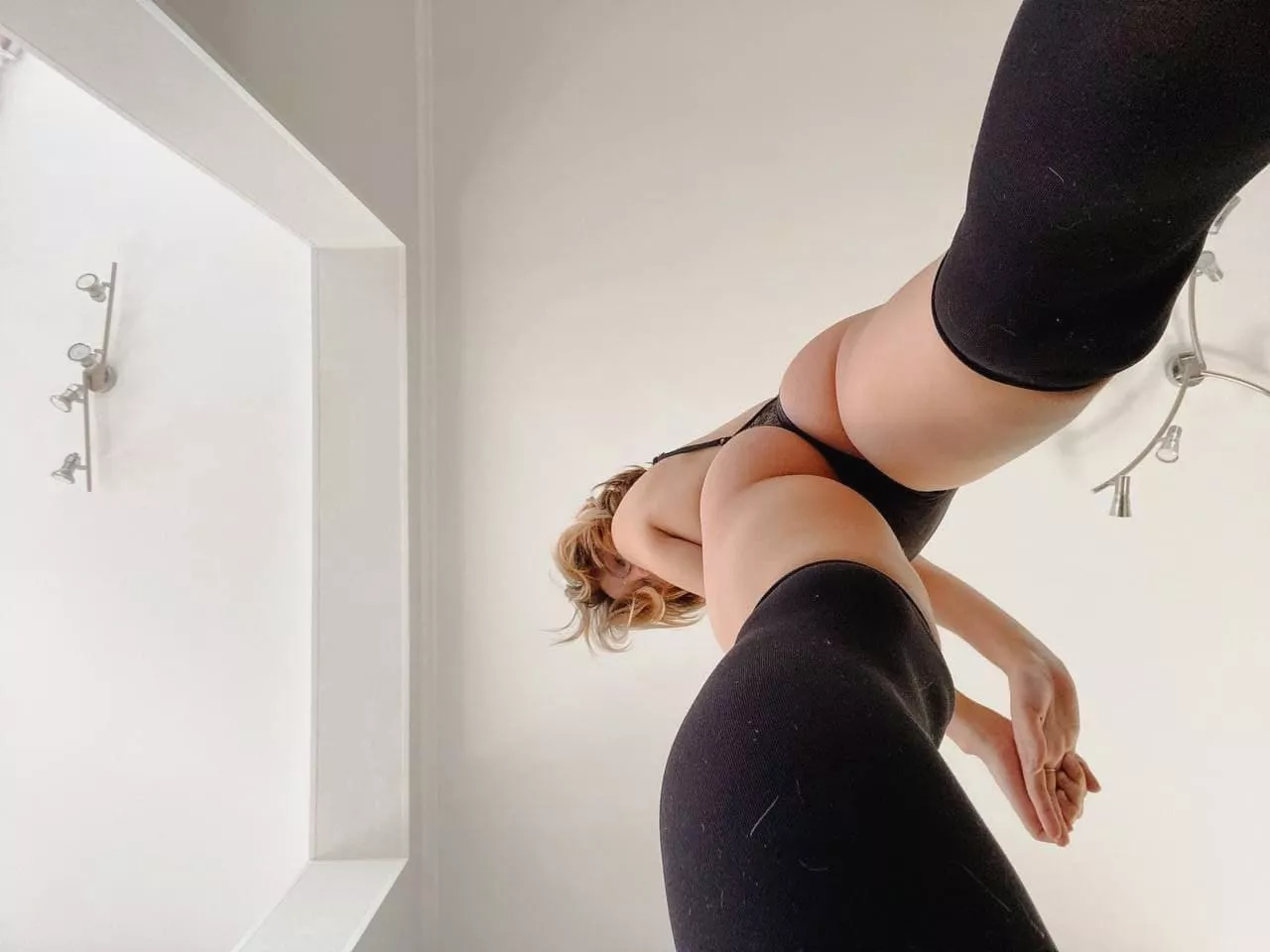 Come give this booty a squeeze Come give this booty a squeeze