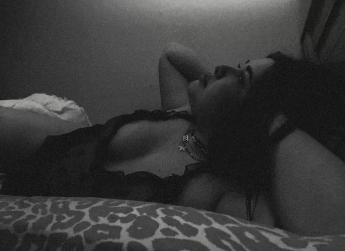 come hold my sexy curves🖤