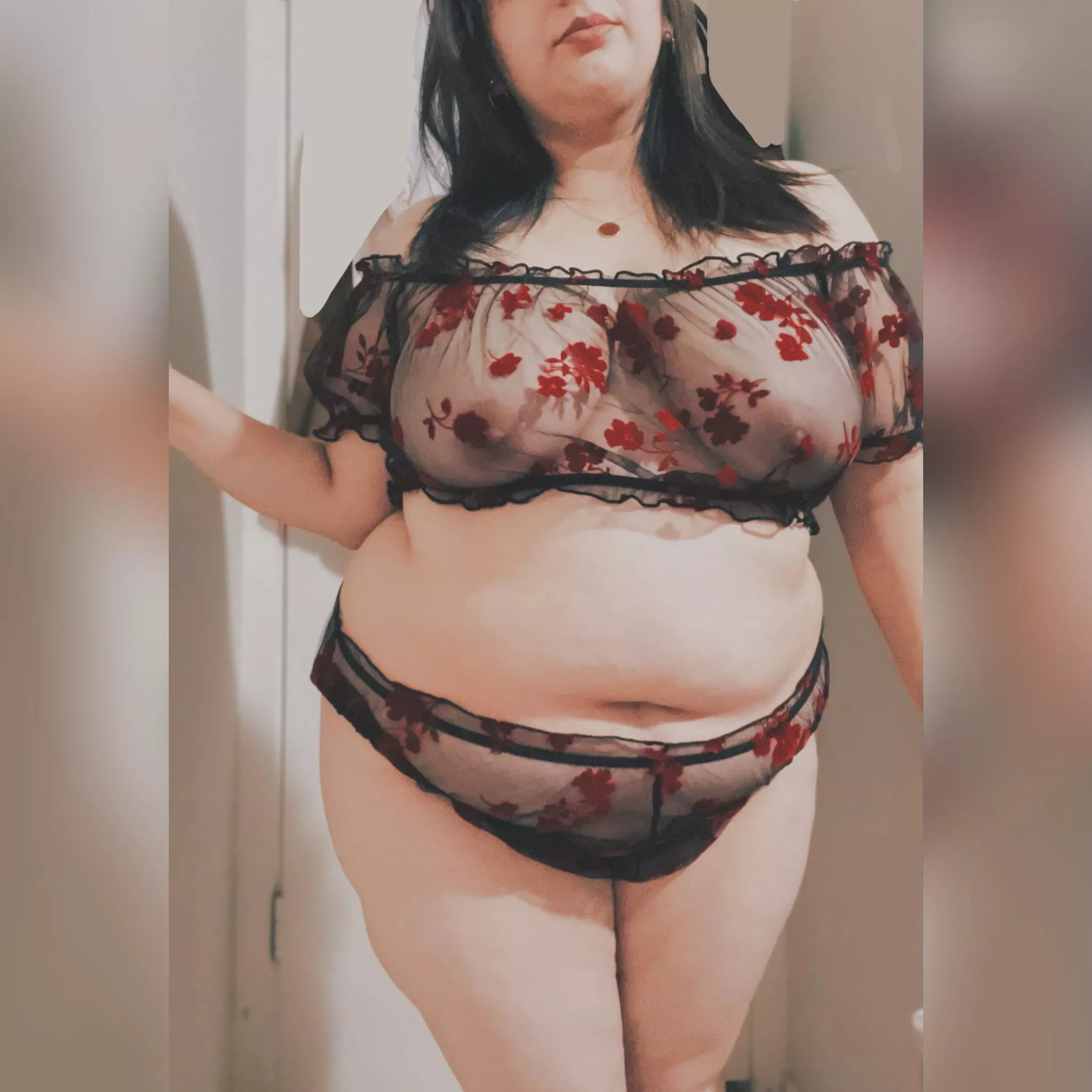 Come keep me company tonight 🌸