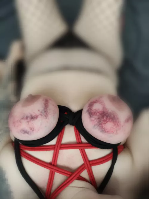 Come lay on my lap and let me paint you a picture.