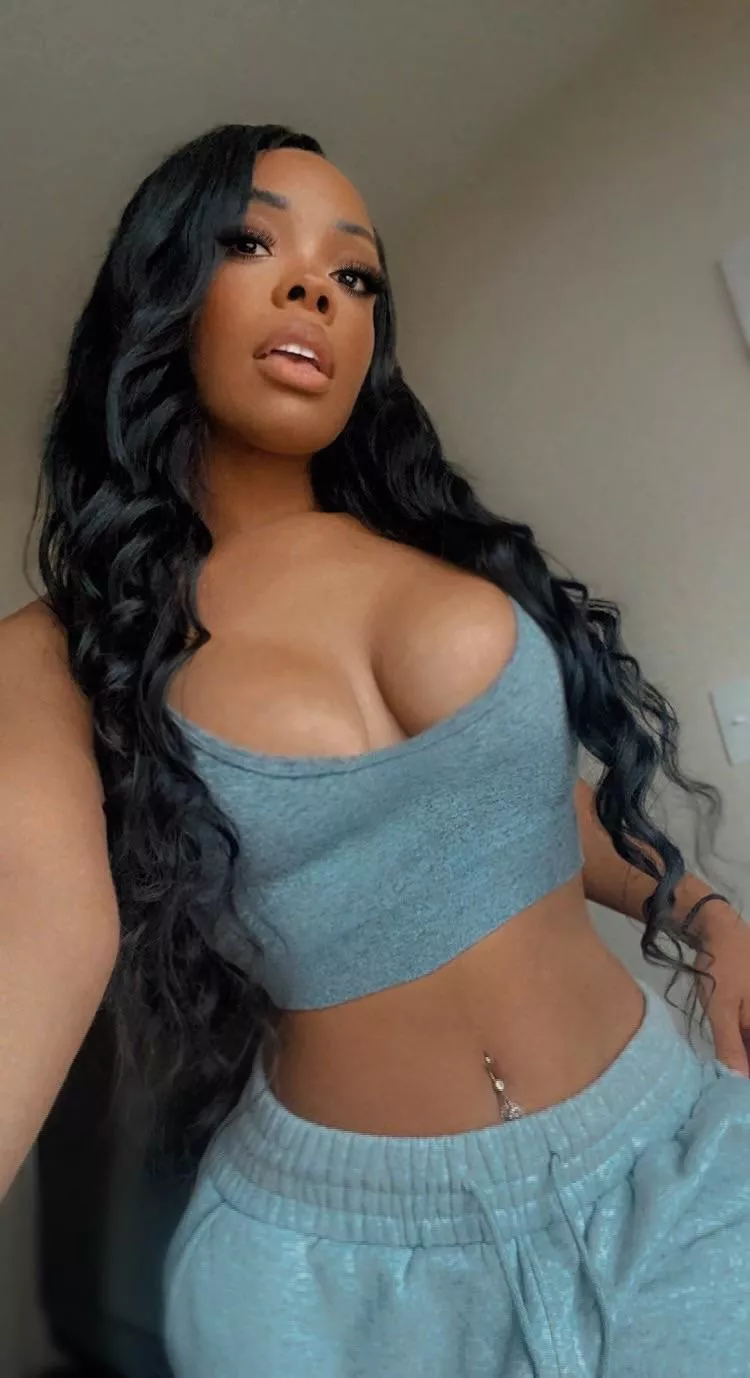 Come see more of my kinky side on my free OnlyFans 😈 link below 👇🏽 Come see more of my kinky side on my free OnlyFans 😈 link below 👇🏽
