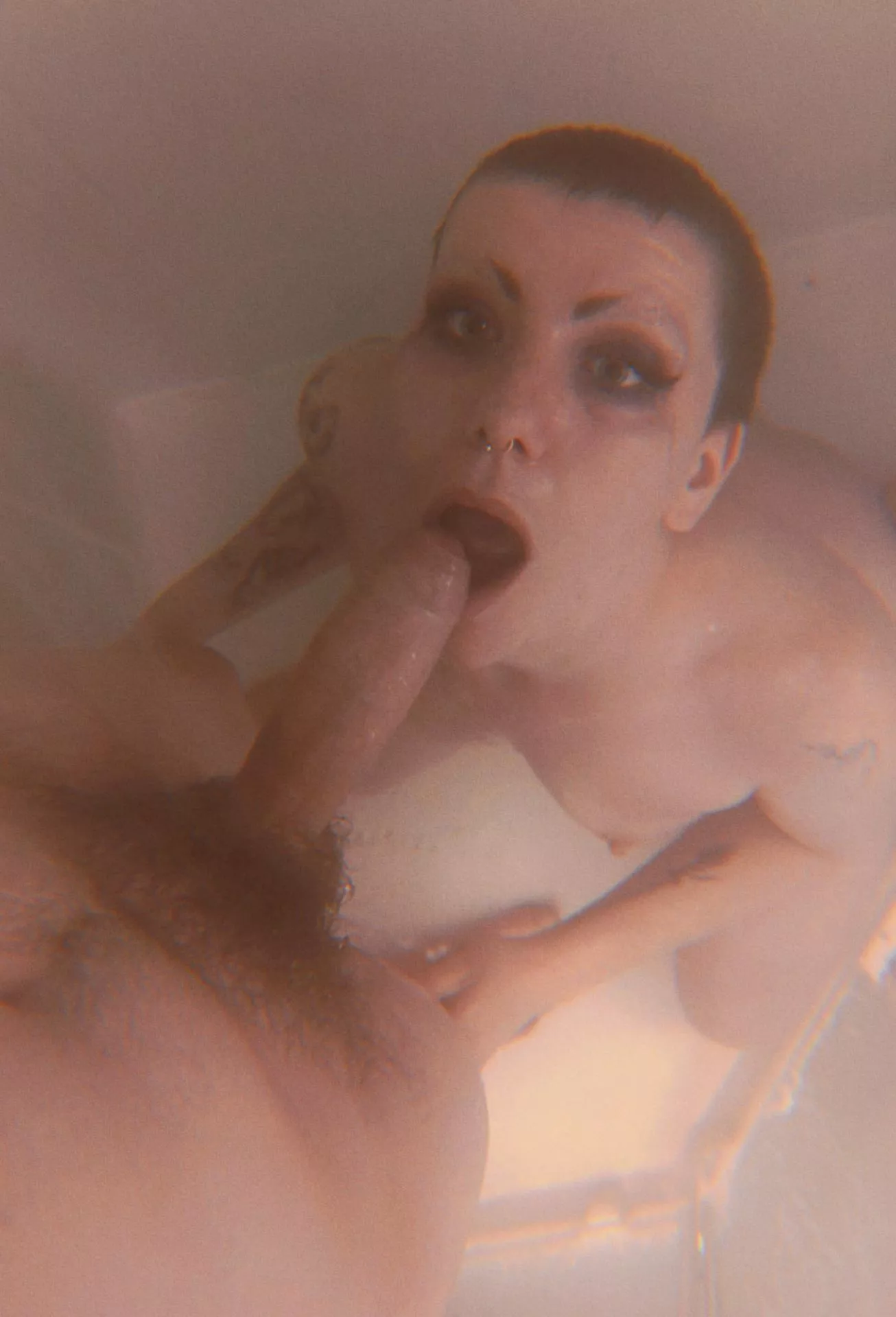 come watch me take this cock and be treated the way I deserve 🥰🤤