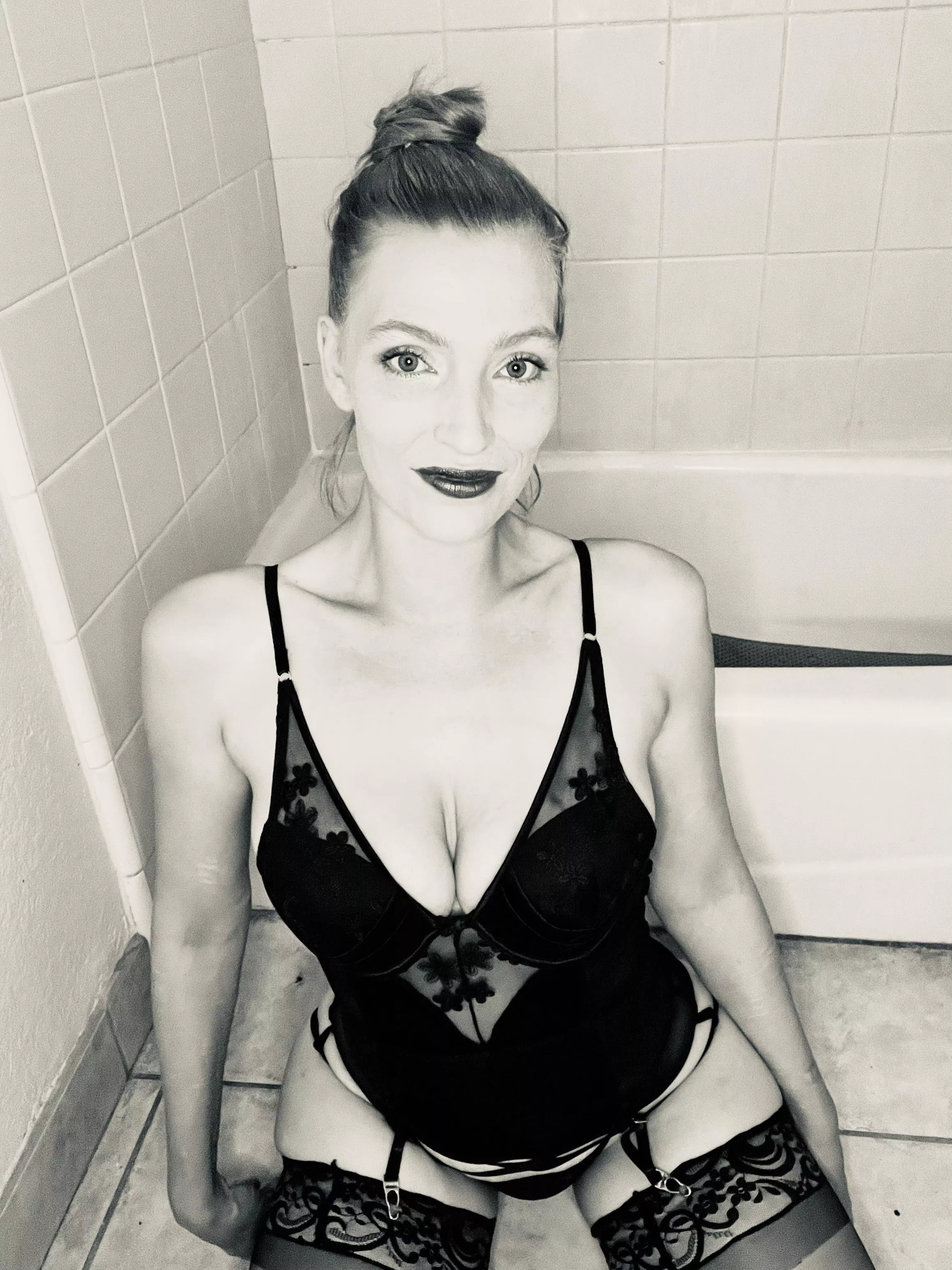 Could use your support on my OF ❤️👀