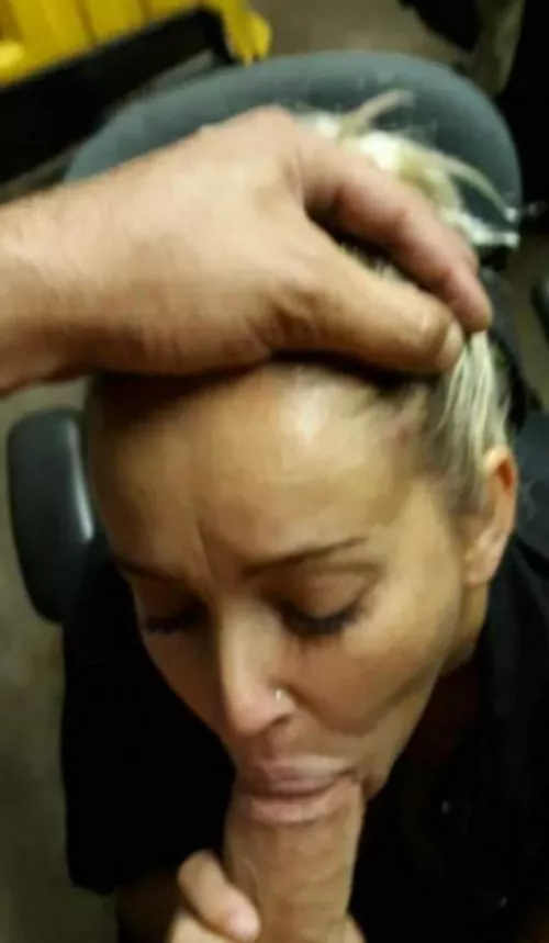 couldn't wait to get hubby home so sucked him at his shop