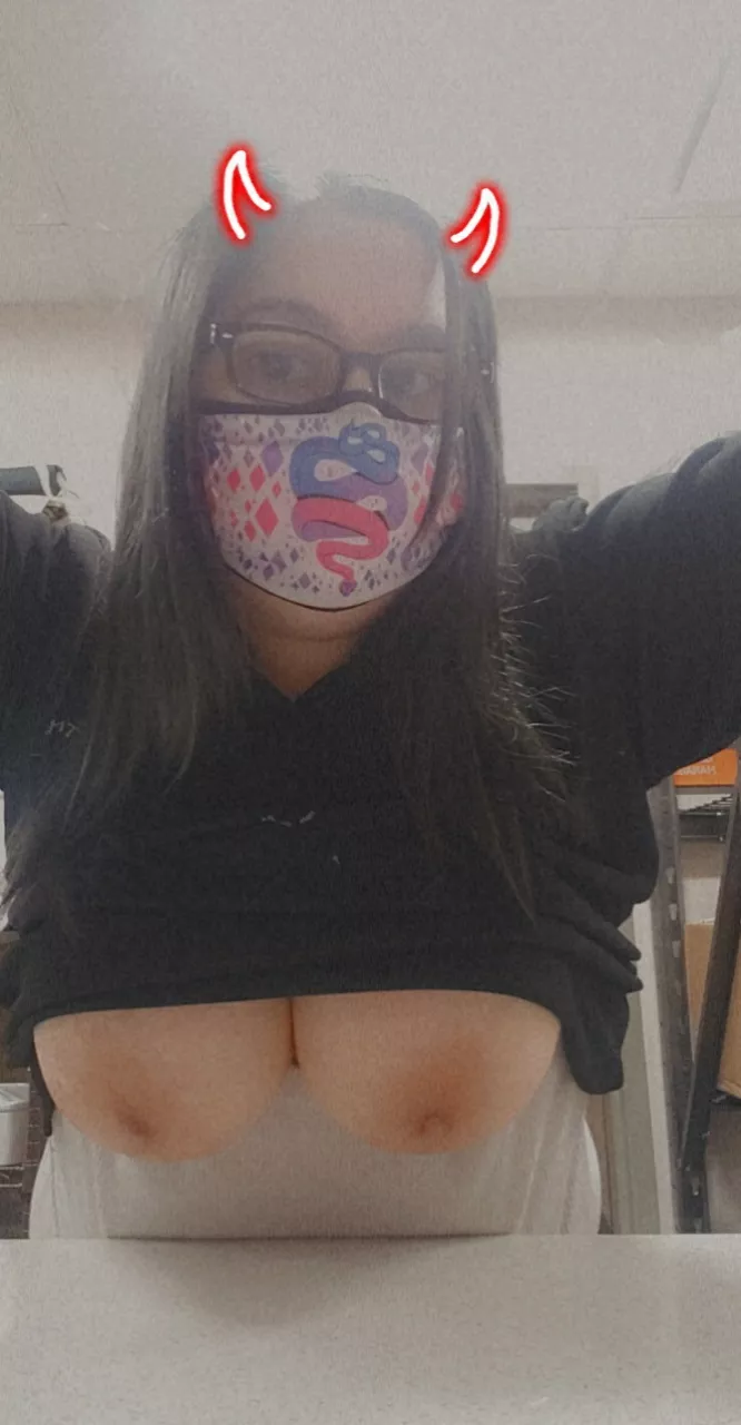 Crazy to think no one know the lady at the front spends all night watching porn and flashing tits 😏