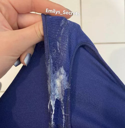 Creamy after playtime 🥰 sniff or taste first? [f]