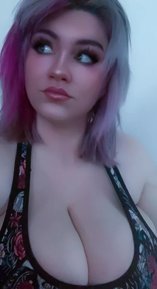 Cum cuddle and massage me? 🥺