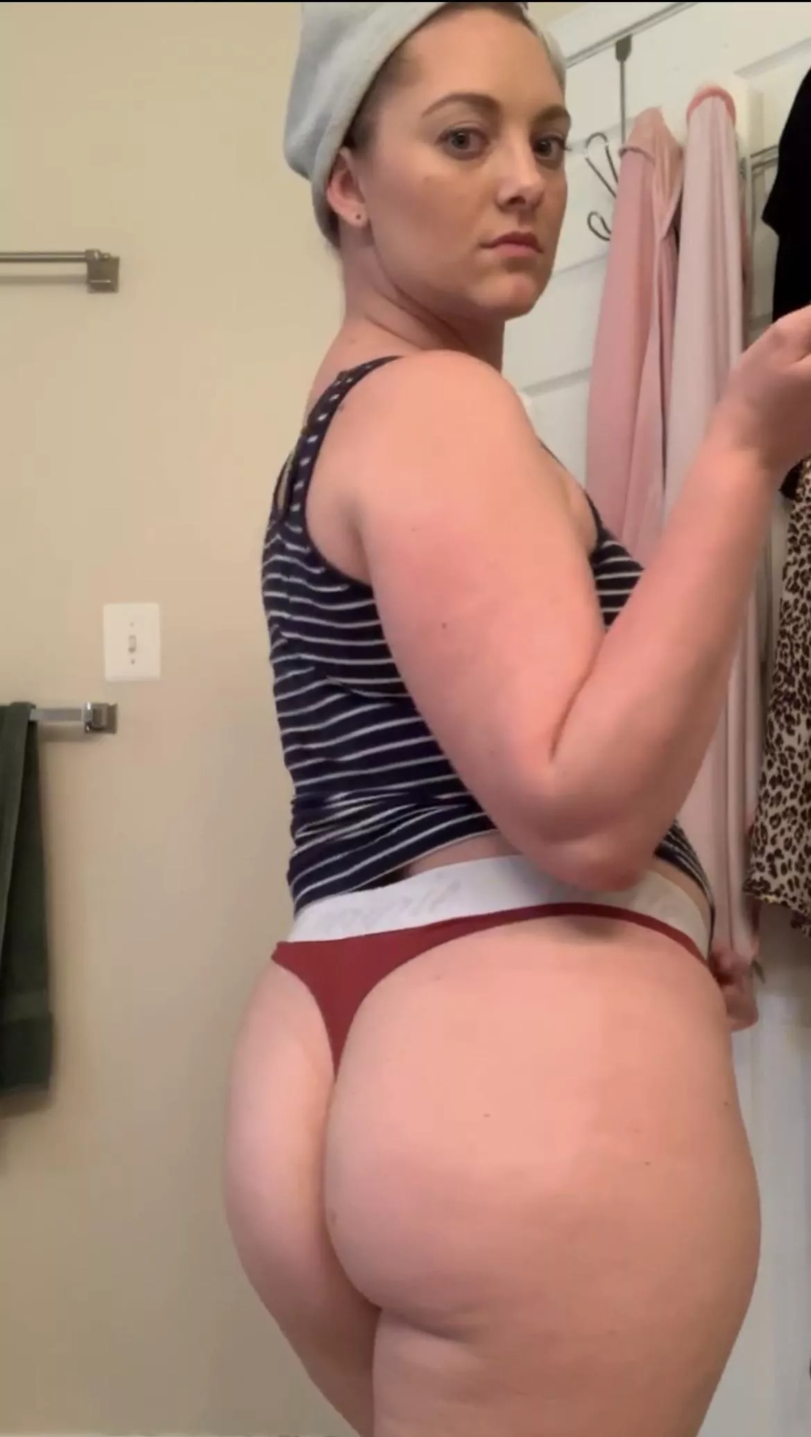 Cum on my booty!!❤️