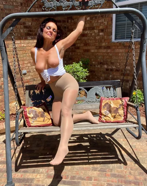 Cum swing with me….😏 (F)