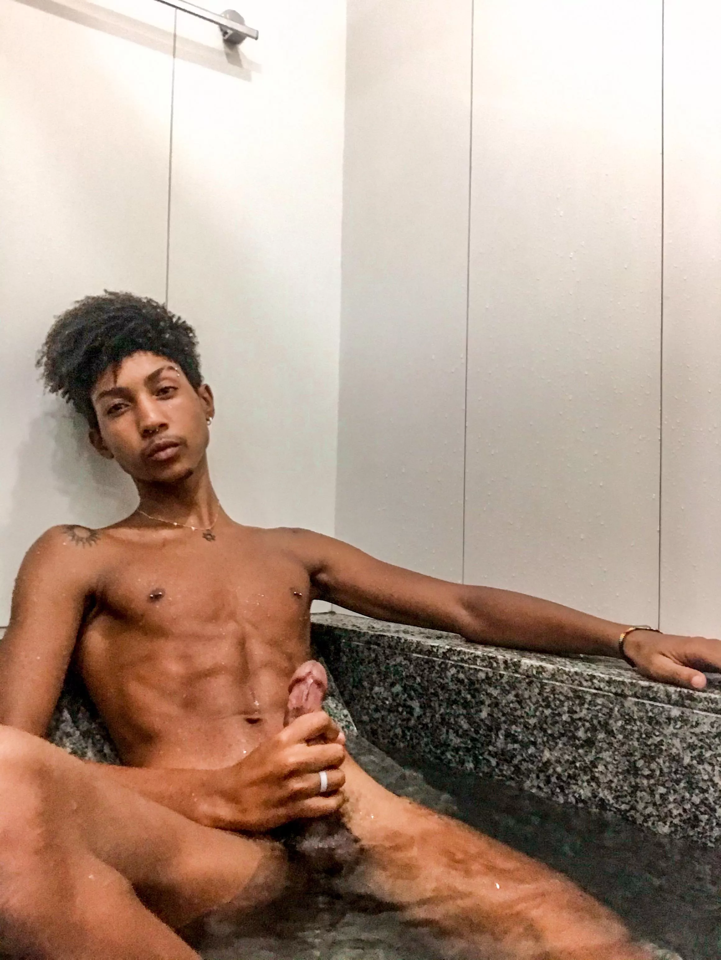 Cum take a bath with me 🔥💦