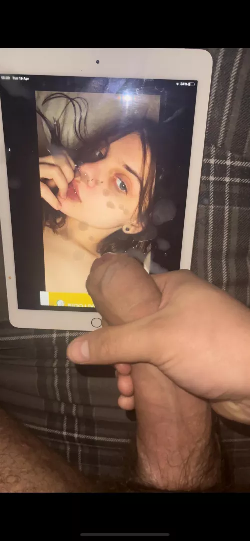 Cumming for tight phat ass brunettes! Add me on kik or DM🍆