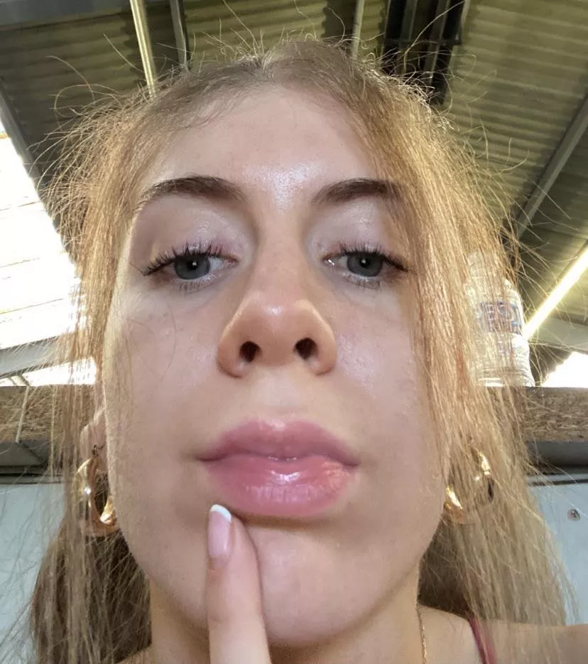 Cumtribute this pic and I’ll send her nudes Dm