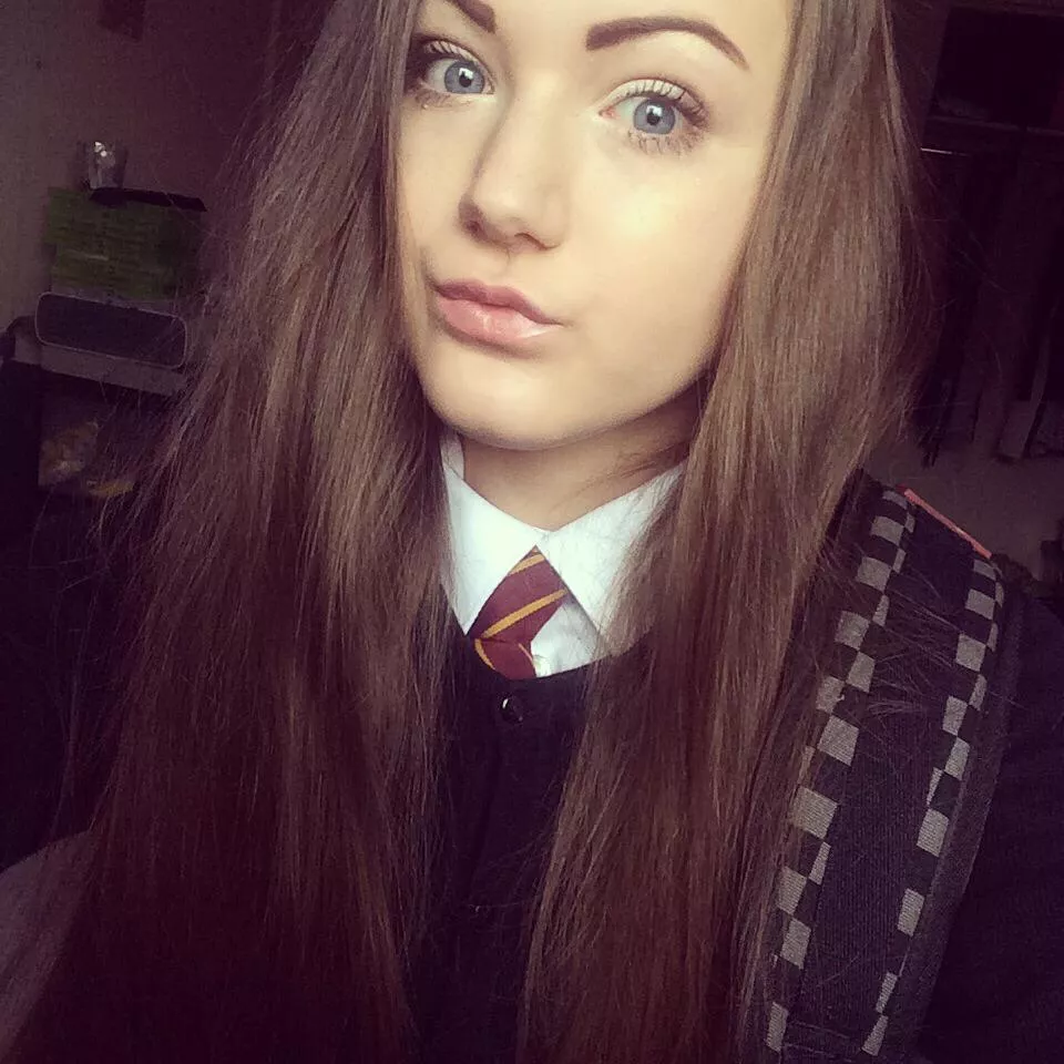 Cumtribute video this pic of her and get her nude dm for kik