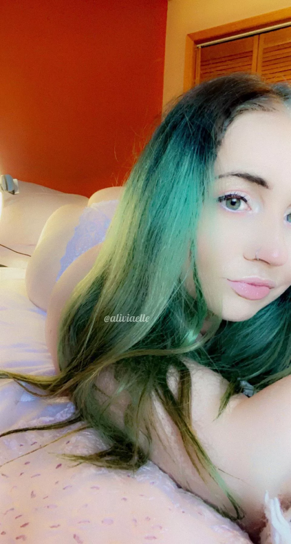 cute face, cuter butt 🤍 [F]