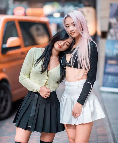 Cute Girls in Skirts