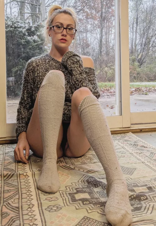 Cute shy and nerdy housewife wanting to show herself to YOU 😘 Free subscription, special requests available in private discussion 🤫 Link in comments 👀👀💋