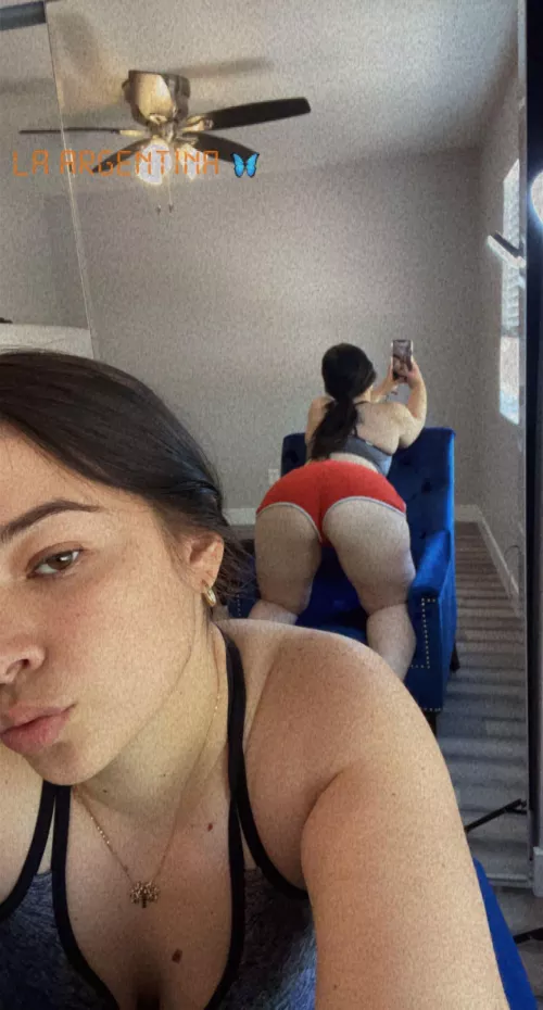 Daddy dinner is here 😏