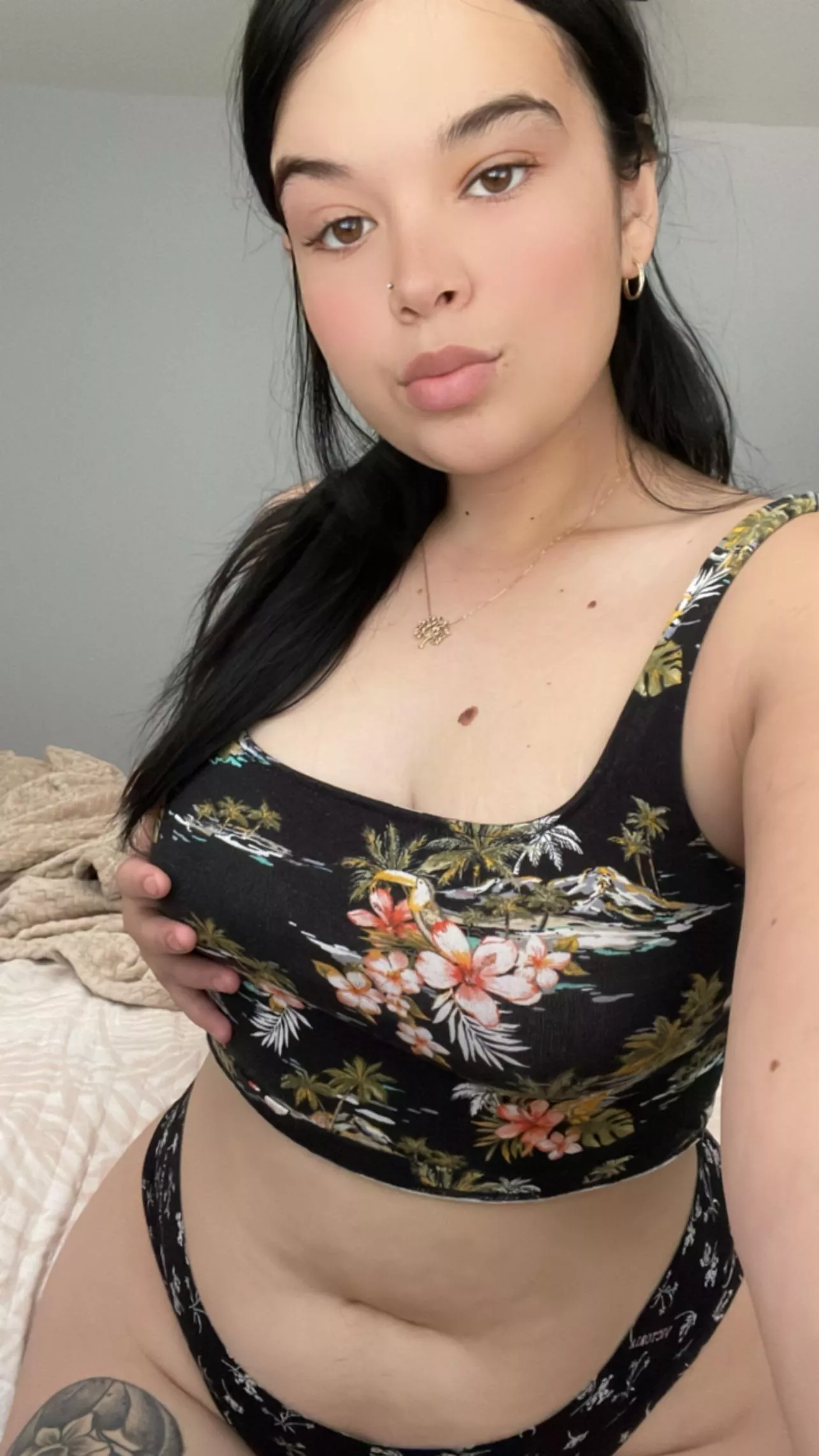 Daddy I love to suck on cock do you mind if I suck yours ?😈😩