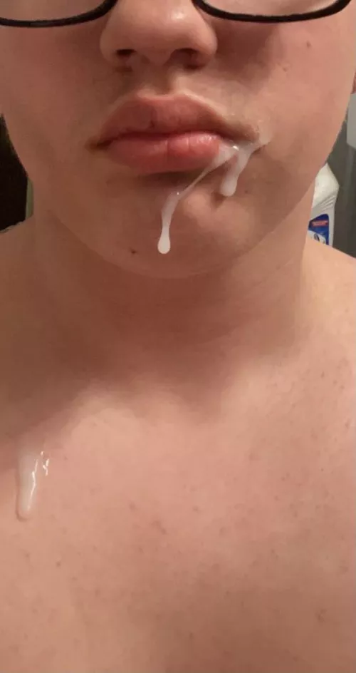 Daddy made a mess dm me I’ll do anything u want