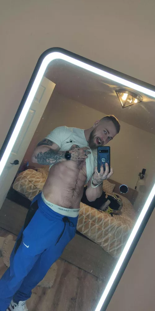 Daddy needs a good boy to come worship me 😜