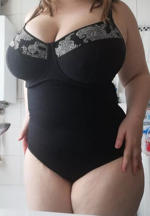 Damn University really leaving no time for me to post stuff 🙄 (OC) love this outift tho