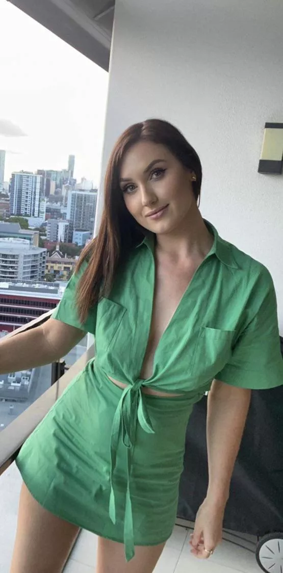 Date night with the girls 💚 [F]