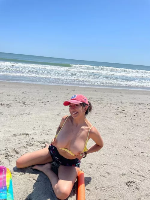 Decided to see what the beach was all about [f]or a weekend. Pretty sure everyone in the peer could see me 🫣