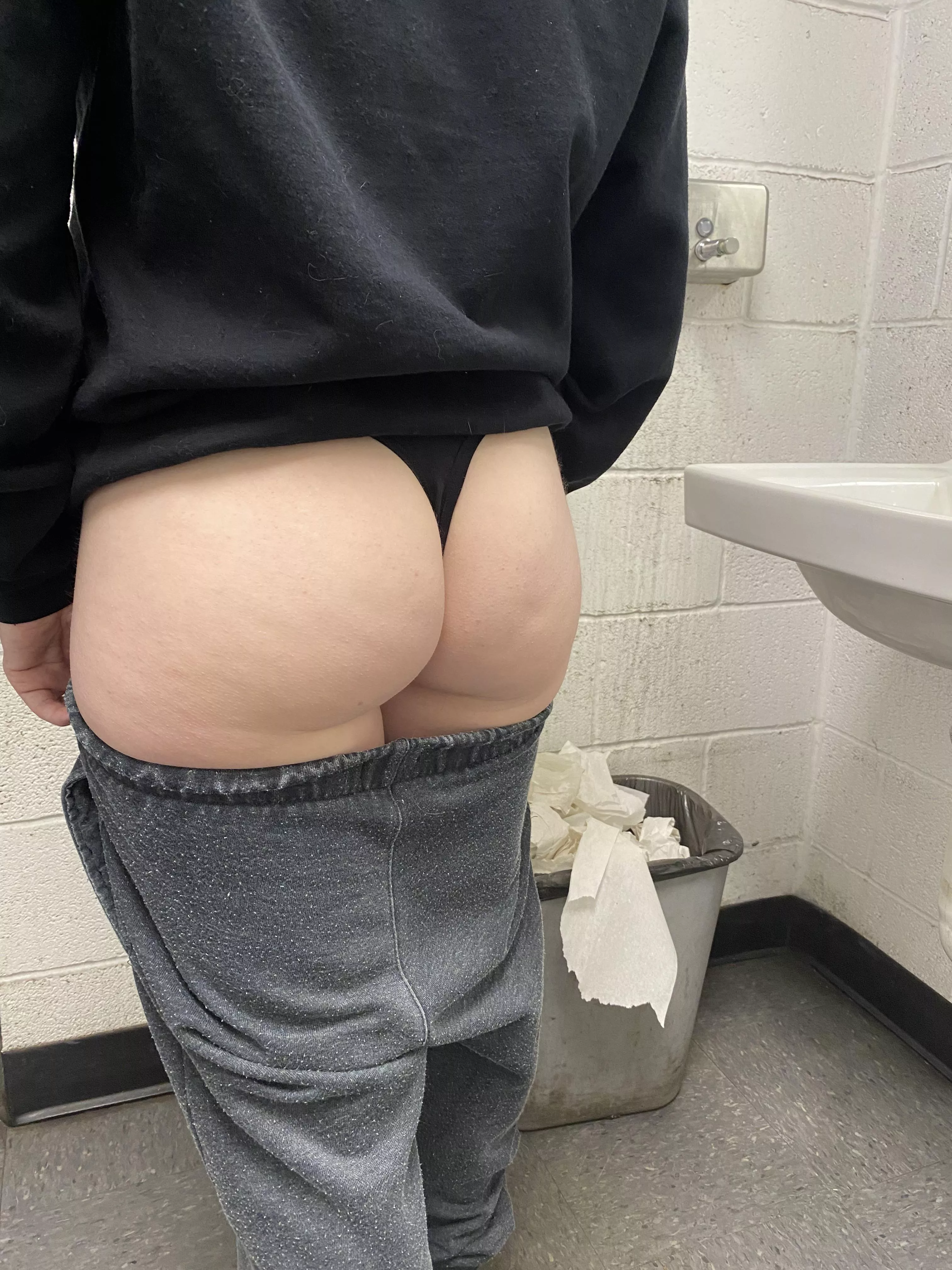 Decided to show off my ass in the public restroom 😉