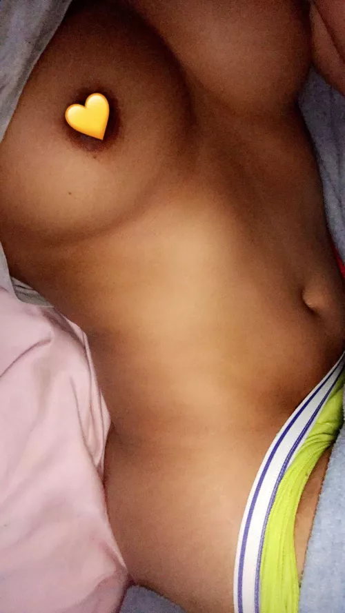 Desi f26 looking to sell nudes. DM for more info. 💕✨