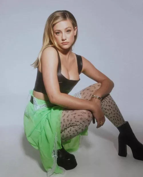 Desperate for a quickie with a domme Lili Reinhart!