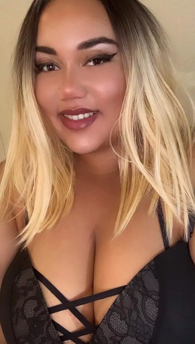 Diggin the shorter hair to show off my tits 😇