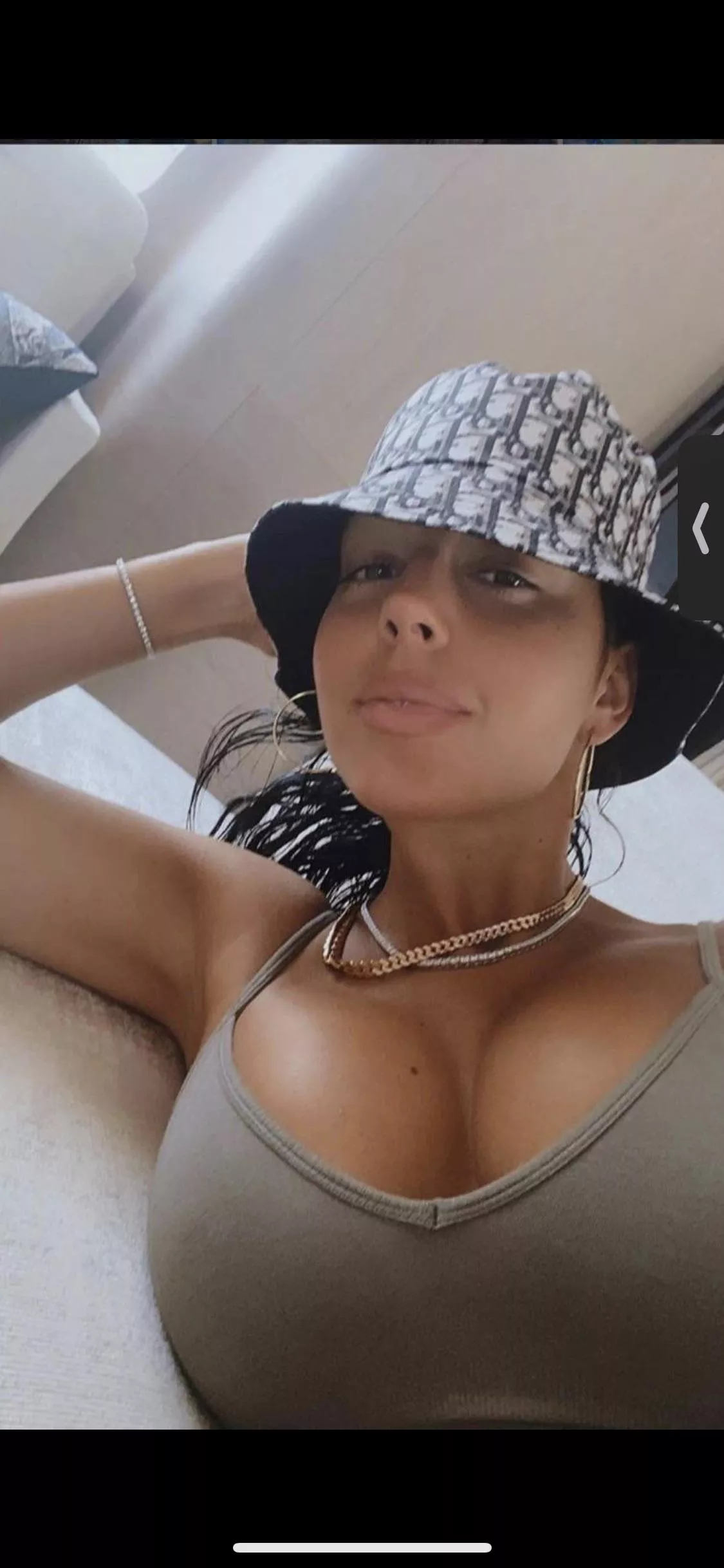 Dm me girls and chat with me (picture is to get your attention) Dm me girls and chat with me (picture is to get your attention)